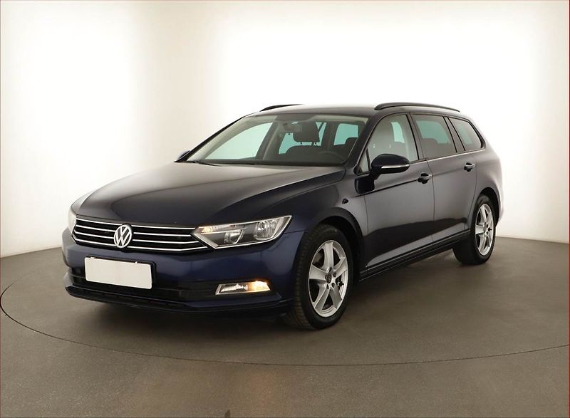 Volkswagen Passat (2018) 1.6 TDI, Tempomat - fotka 2 z 14