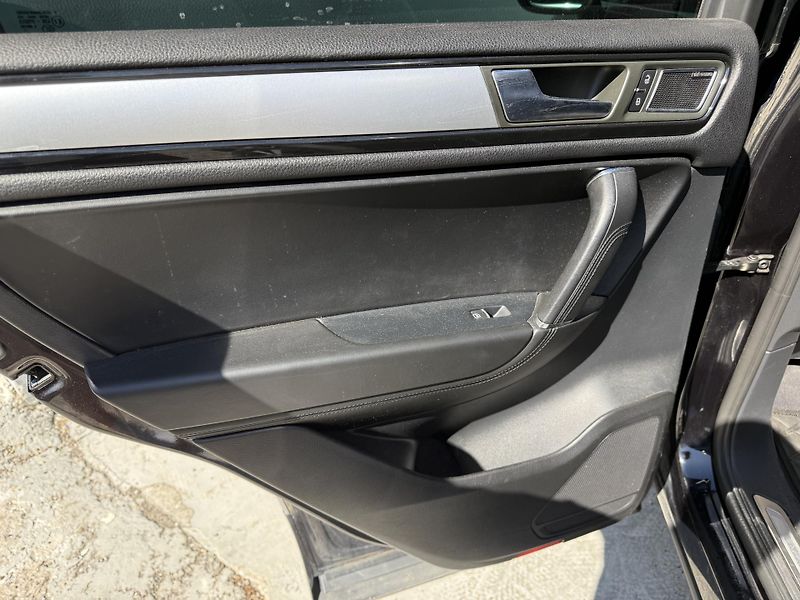 Volkswagen Touareg (2011) 3.0TDI R line 180kW - fotka 8 z 25