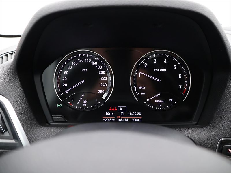 BMW Řada 1 1,5 118i Advantage 1.Maj. - fotka 16 z 30