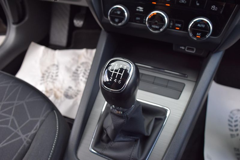 Škoda Octavia (2018) 1.5TSI 110kw CLEVER LED TAŽNÉ - fotka 35 z 45