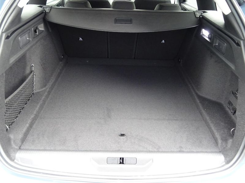 Peugeot 308 (2026) SW ALLURE BHDi 130k S&S EAT8 - fotka 11 z 47