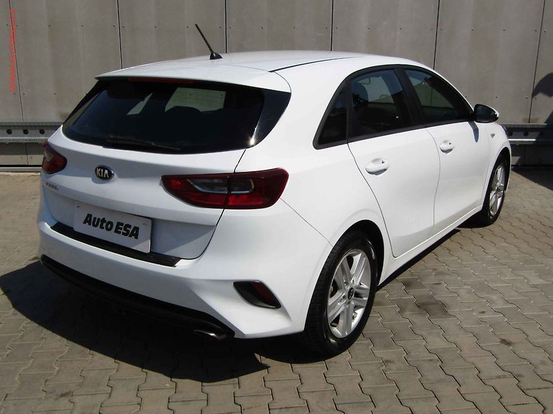 Kia Ceed (2018) 1.4i, ČR, AC, temp, tažné - fotka 4 z 21
