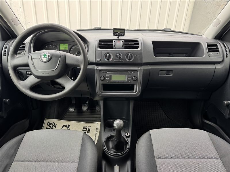 Škoda Fabia 1,4 i 16V 63kW DPH 1.maj ČR - fotka 27 z 47