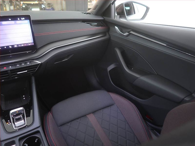 Škoda Octavia (2025) RS 2.0 TSI, RS, Navigace - fotka 8 z 23