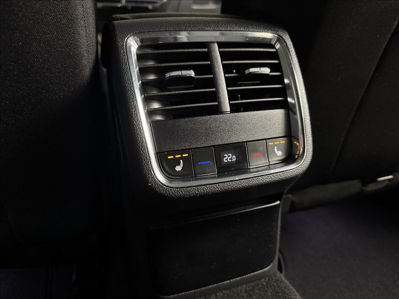 Škoda Octavia 1,4 TSi  iV DSG Style Virtual - fotka 15 z 49