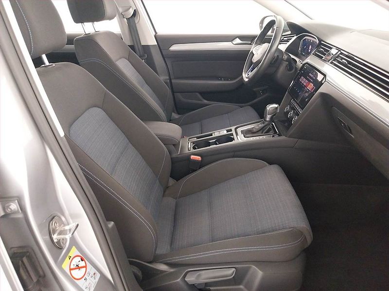 Volkswagen Passat (2020) 1.4 GTE - fotka 9 z 24