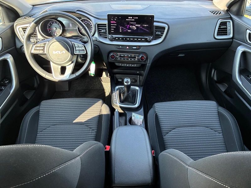 Kia Ceed (2023) TOP 1.5T-GDI 118kW CZ DPH - fotka 9 z 11