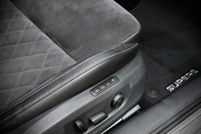 Škoda Superb 3 2.0 TSI 162 kW DSG Sportline - fotka 20 z 48