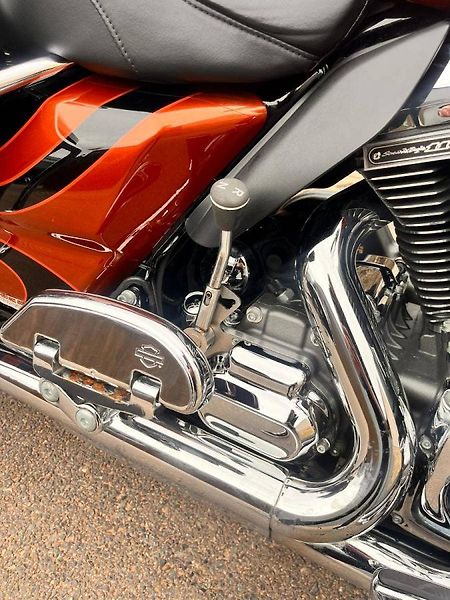 Harley-Davidson FLTRU Road Glide Ultra 1750 (2014) FLTRUSE Road Glide Ultra CVO R - fotka 10 z 16