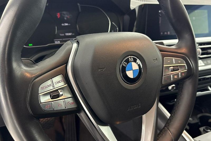 BMW Řada 3 320d xDrive - fotka 21 z 24