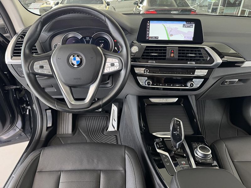 BMW X3 30d xDrive*Head-Up*360Kam*Pano - fotka 12 z 40