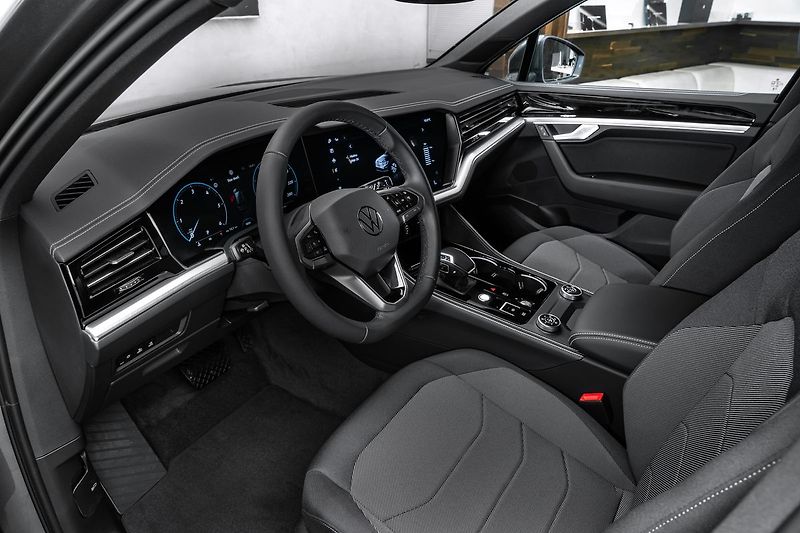 Volkswagen Touareg V6 3,0TDI Vzduch LED Tažné - fotka 11 z 18