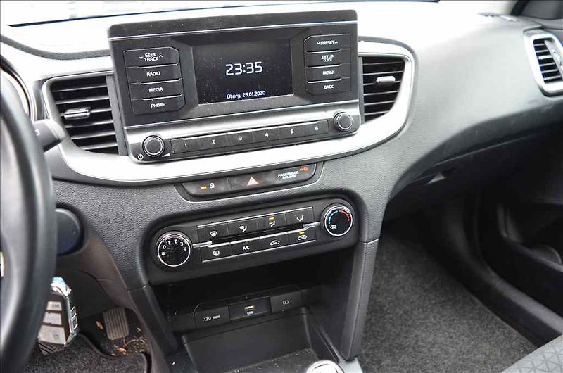 Kia Ceed (2022) SW 1,5 T-GDI - fotka 10 z 17