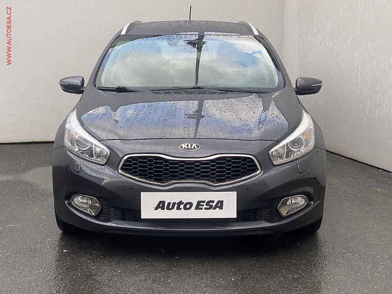 Kia Ceed (2013) 1.6 GDi, Exclusive, navi - fotka 2 z 20