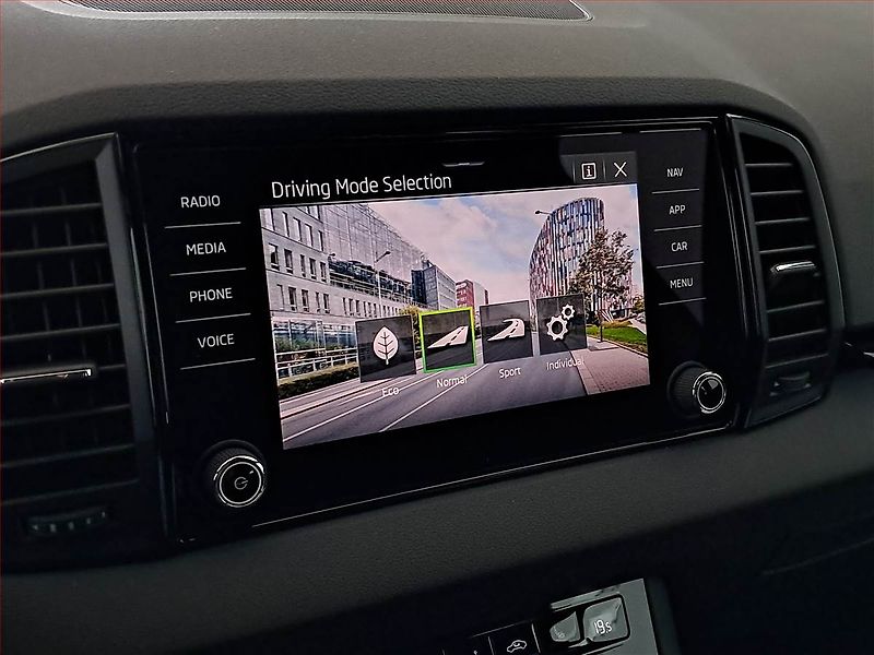 Škoda Karoq (2024) Sportline 1.5 TSI - fotka 19 z 21