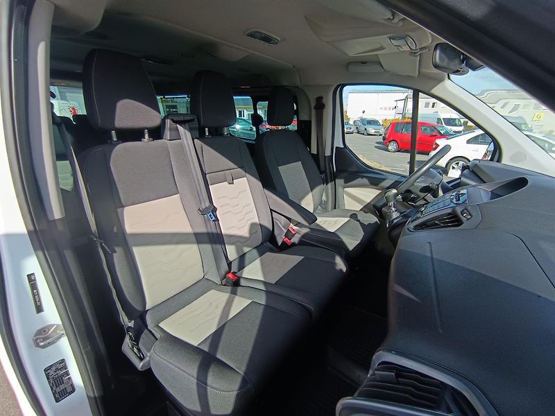 Ford Tourneo Custom (2013) - fotka 15 z 40