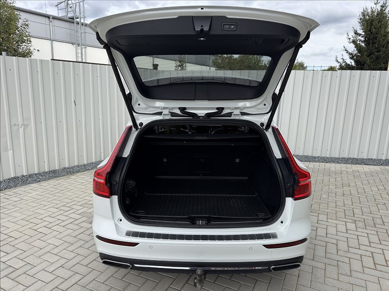 Volvo V60 2,0 T6 AWD Inscription DPH ČR - fotka 12 z 50