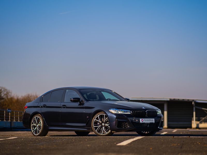 BMW Řada 5 M550i xDrive, DPH, SEDAN - fotka 16 z 46
