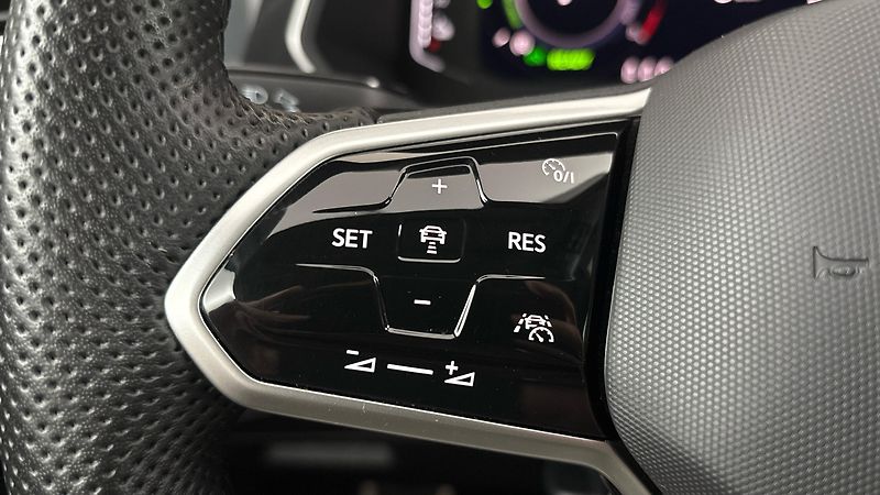Volkswagen Tiguan 1.4 TSI PHEV DSG R-Line - fotka 14 z 33