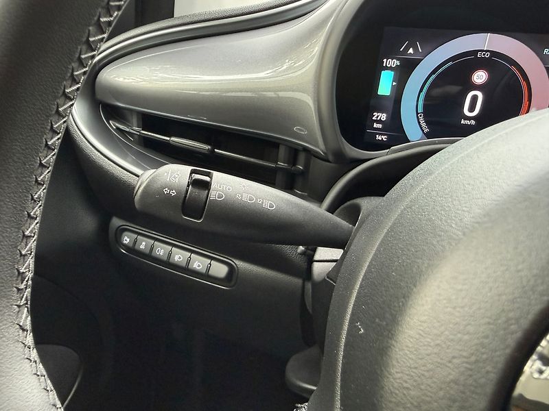 Fiat 500 Icon Plus 42kWh  REZERVACE - fotka 26 z 34