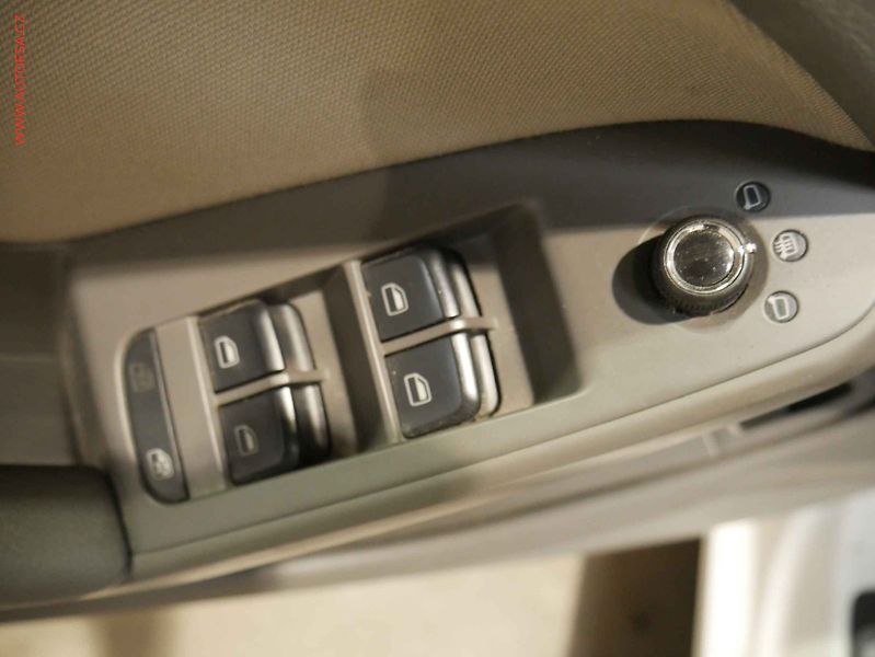 Audi A4 (2009) 2.0 TDi, 1.maj, AC, park - fotka 15 z 16