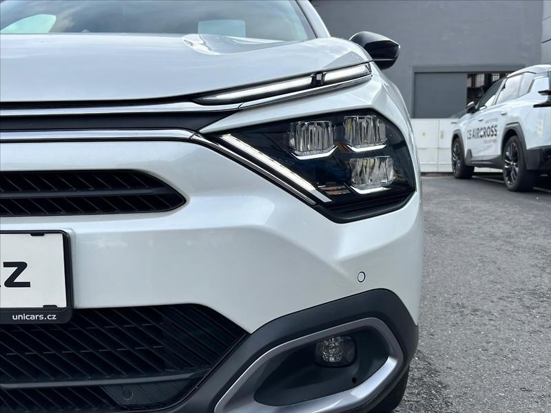 Citroën C4 X 1,2 PureTech  Shine EAT8 - fotka 9 z 28