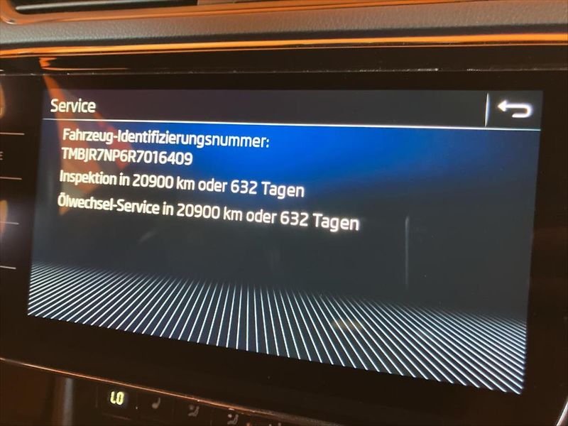Škoda Superb 2,0 TDI TAŽNÉ WEBASTO - fotka 11 z 11