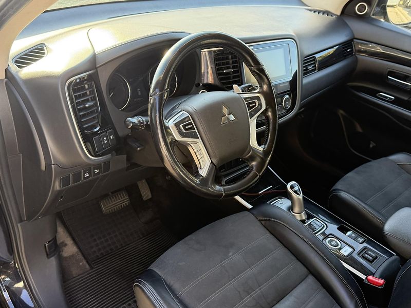 Mitsubishi Outlander (2017) - fotka 21 z 37
