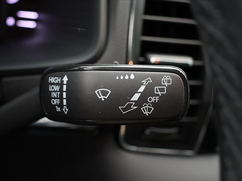 Škoda Karoq 1.6 TDI 85kW Style+ DSG DPH CZ - fotka 18 z 32