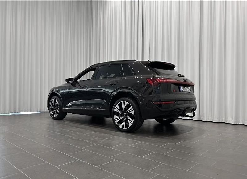 Audi Q8 e-tron 55 Q 360k Pano Tažné 4 zóny - fotka 3 z 19