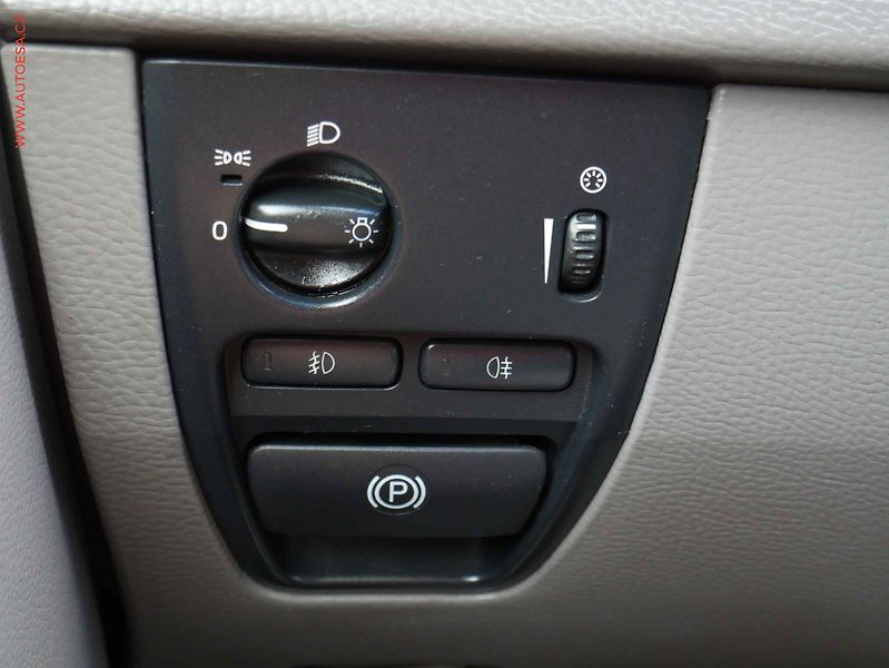 Volvo XC90 (2007) 2.4 D5 4x4, ČR, AT, xenon - fotka 17 z 17