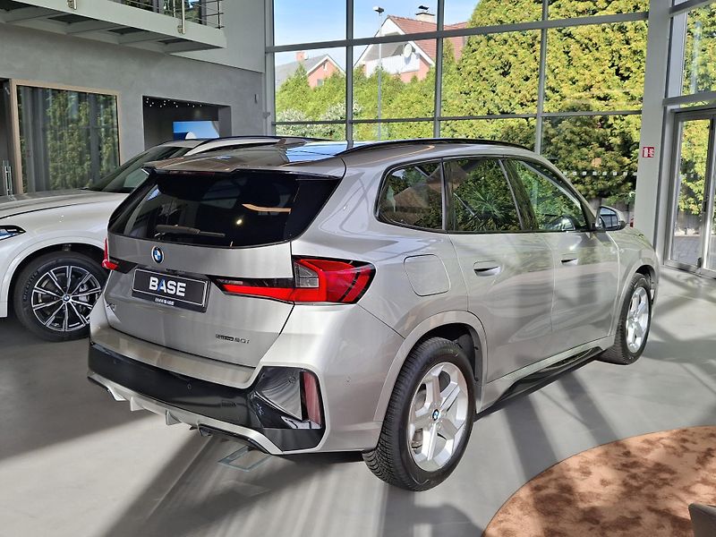 BMW X1 sDrive20i M-sport - fotka 6 z 24