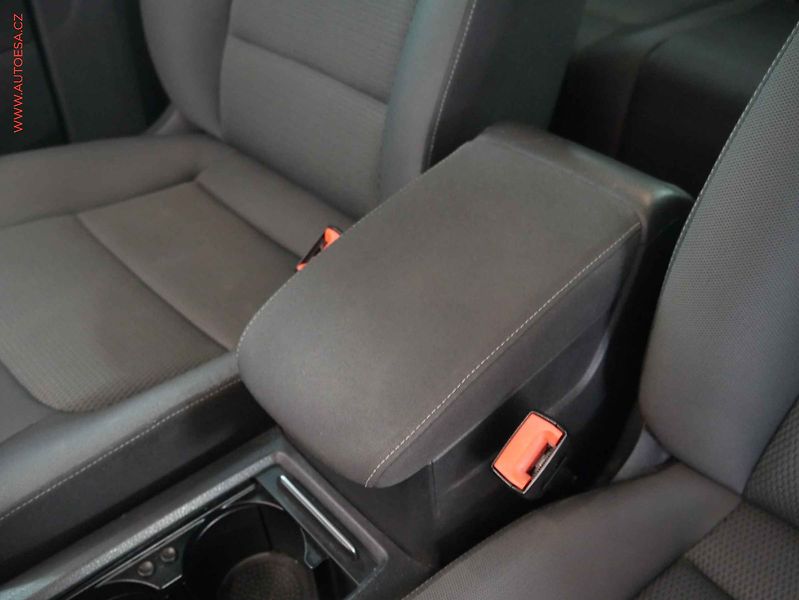 Volkswagen Golf Sportsvan (2015) 1.6 TDI, Nez.topení - fotka 16 z 18