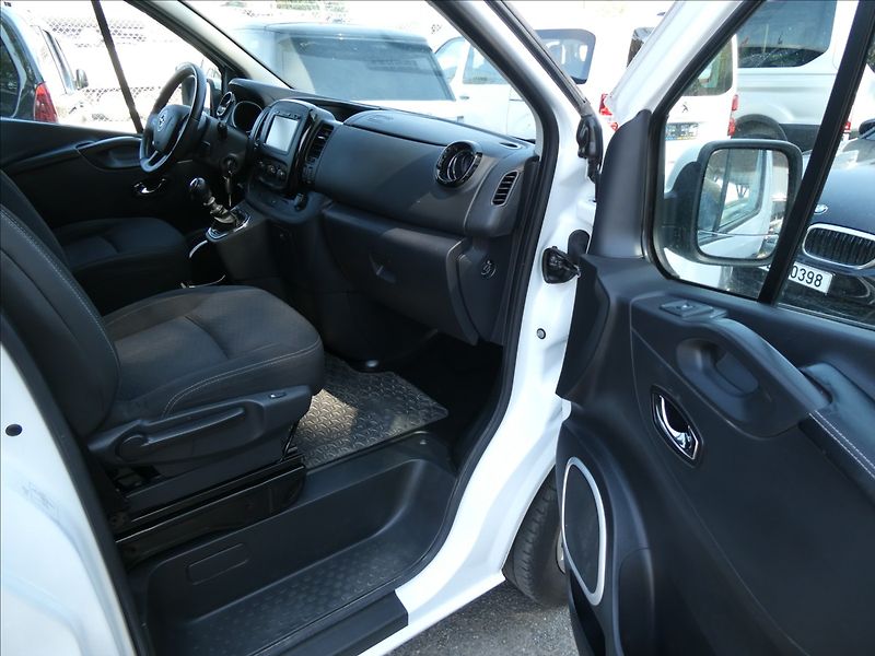 Opel Vivaro 1,6 BiCDTi 107kW Long,8.MÍST,n - fotka 17 z 41