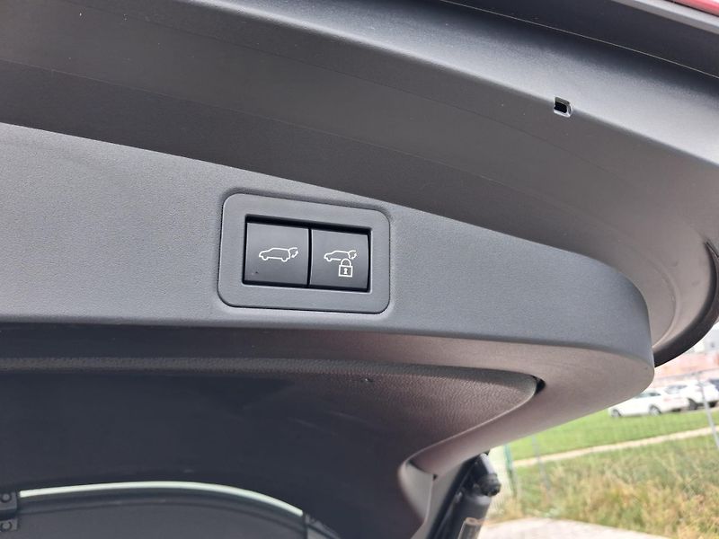 Toyota Corolla 1.8 HSD e-CVT GR Sport - fotka 20 z 21