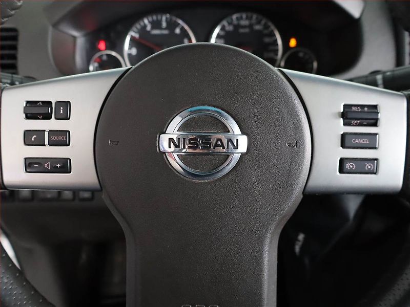 Nissan Navara (2015) 2.5 D, 4X4, Serv.kniha, Navi - fotka 17 z 20