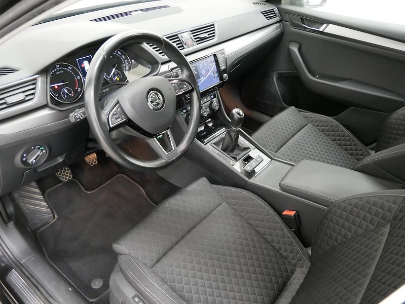 Škoda Superb - fotka 13 z 24