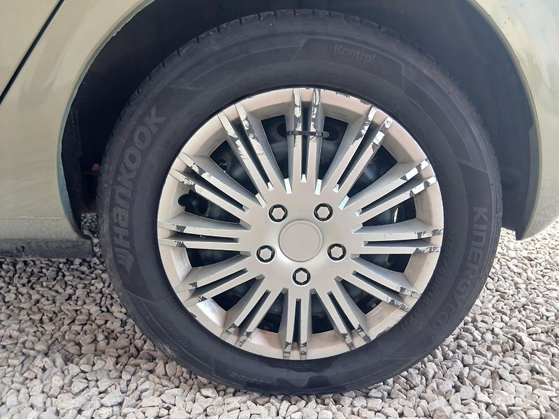 Renault Clio 1.2i ČR +sada kol - fotka 26 z 27