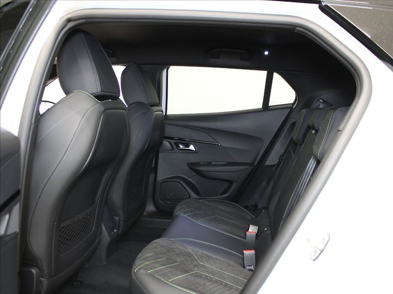 Peugeot 2008 1,2 Hybrid GT Alcant.NOVÝ VŮZ - fotka 7 z 26