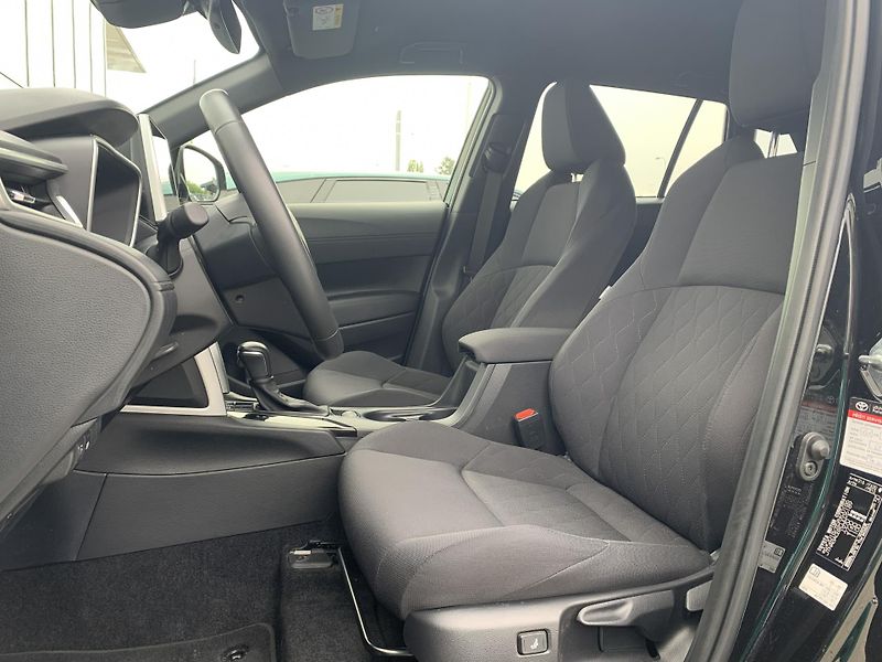 Toyota Corolla Cross STYLE TECH 2.0 HEV 143kW AT - fotka 17 z 32