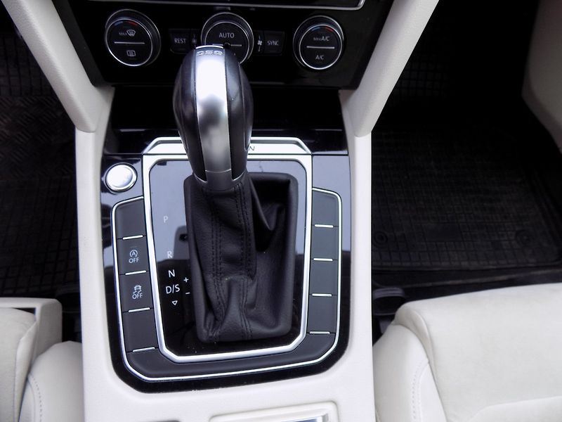 Volkswagen Passat (2017) 2.0TDI/DSG/4x4/NAVI/LED/ČR/ - fotka 28 z 42