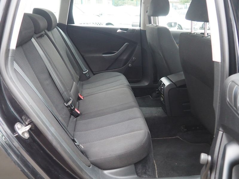 Volkswagen Passat Variant (2008) 1.9 TDI, 77 kW - fotka 15 z 30