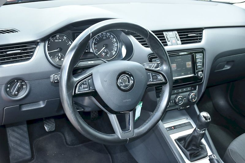 Škoda Octavia (2015) Elegance 1.8 TSI 132 kW - fotka 15 z 31
