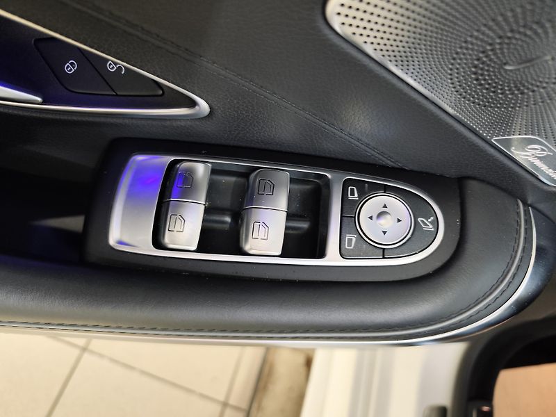 Mercedes-Benz Třídy S (2016) S 500 335kW 4MATIC ČR - fotka 15 z 25