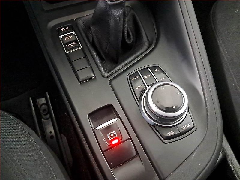 BMW X1 (2017) sDrive16d, Serv.kniha, Navi - fotka 17 z 21