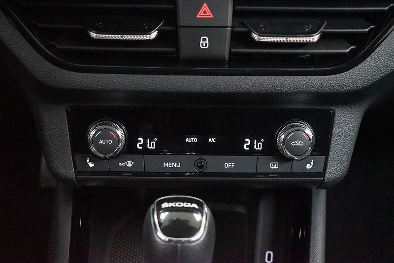 Škoda Kamiq 1.5TSI DSG*STYLE*ACC*KAMERA*ČR - fotka 23 z 42