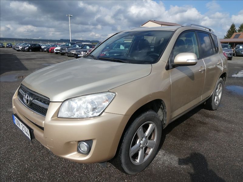 Toyota RAV4 2,2 D-4D 110kW 4x4,ČR,2.majite - fotka 3 z 40