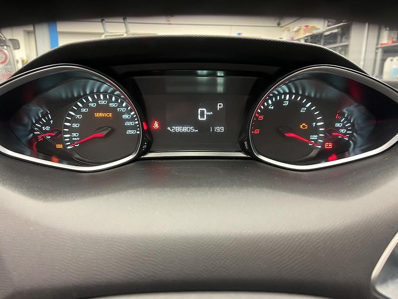 Peugeot 308 SW 1.6 BLUE HDI 88kW - fotka 10 z 18