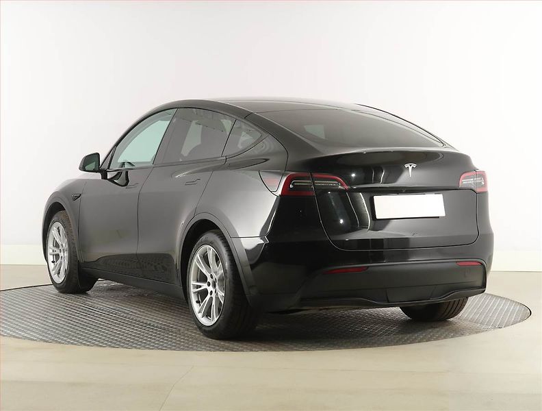 Tesla Model Y (2023) Standard LFP 64kWh, SoH 94% - fotka 4 z 31