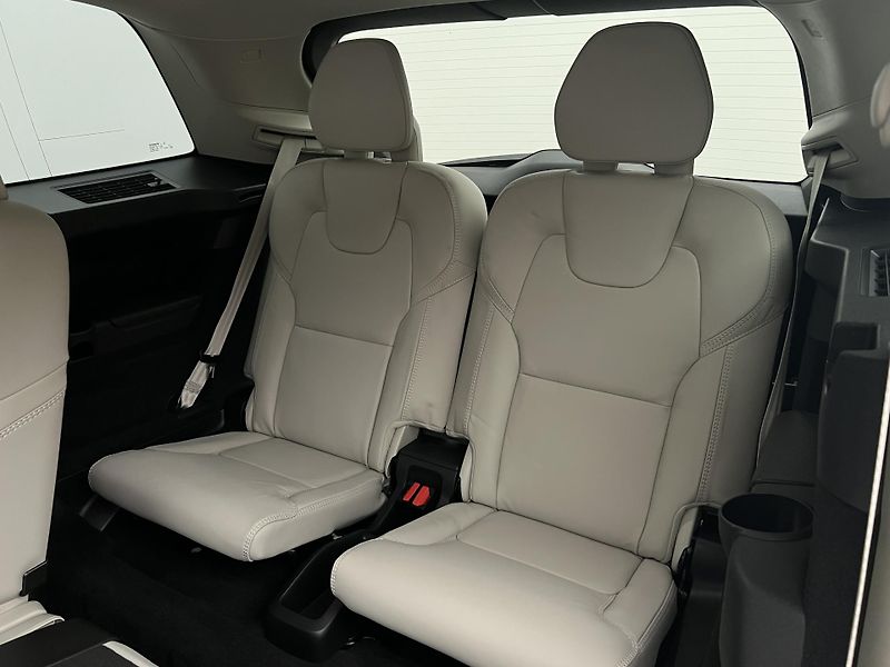 Volvo XC90 B5 AWD BRIGHT PLUS 7 MÍST - fotka 21 z 47
